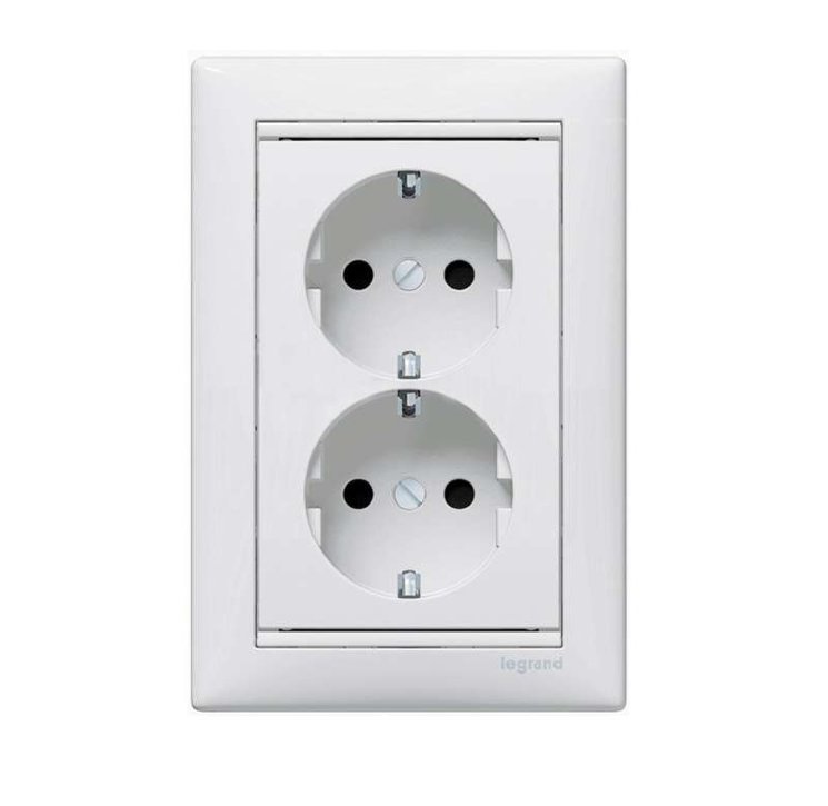 Розетка 2-м СП Valena 16А IP20 2х2P+E с заземл. немецк. стандарт на винтах в сборе бел. Leg 774400
