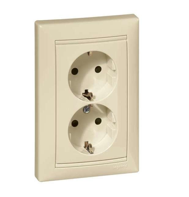 Розетка 2-м СП Valena 16А IP20 2P+E с заземл. немецк. стандарт сл. кость (DIY-упак.) Leg 695616
